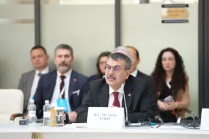 Министр Текин: процесс подготовки единых учебников завершен
