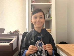 Юный математик из Измира завоевал серебро на тюркской олимпиаде в Баку